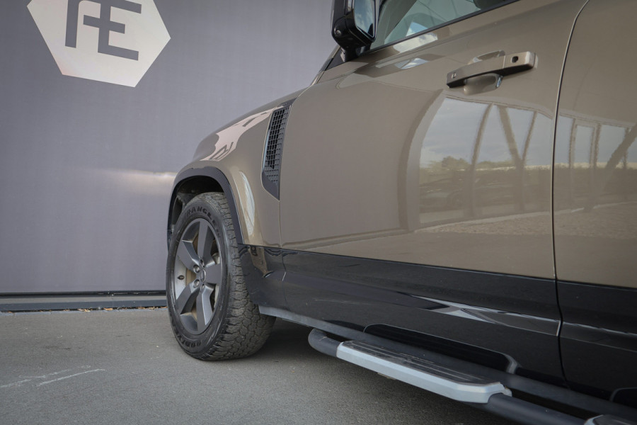 Land Rover Defender 110 P300e X-Dynamic SE