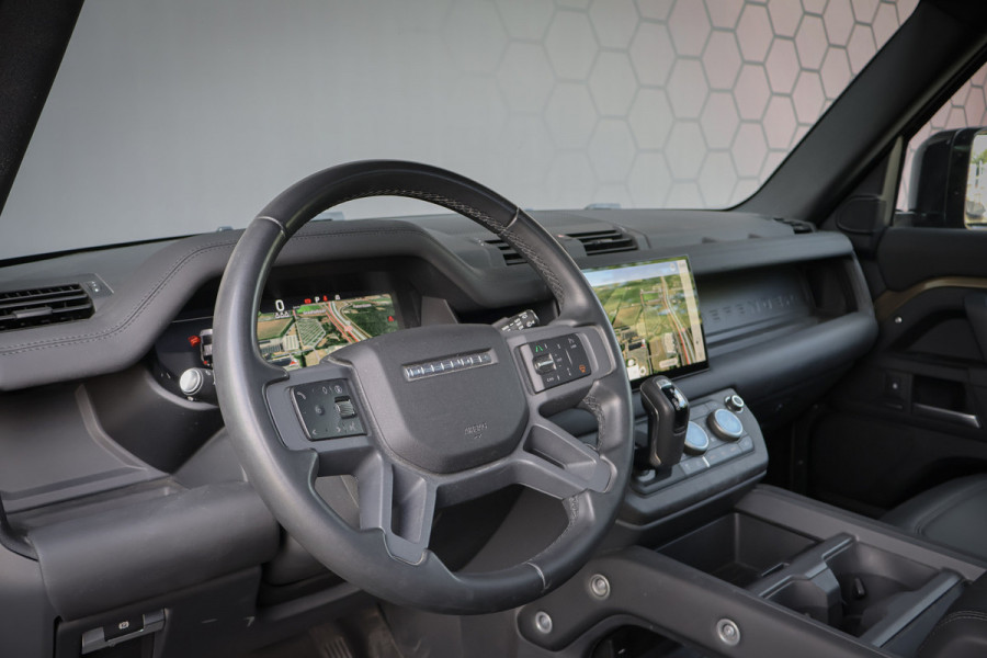 Land Rover Defender 110 P300e X-Dynamic SE