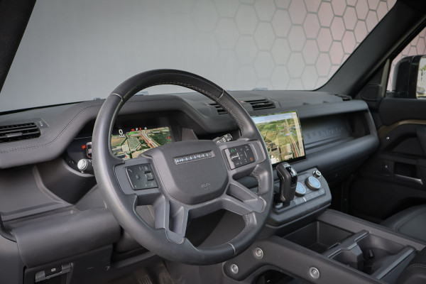 Land Rover Defender 110 P300e X-Dynamic SE