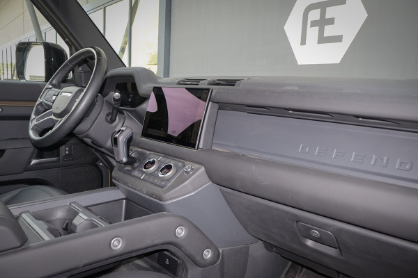 Land Rover Defender 110 P300e X-Dynamic SE