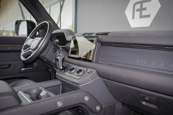 Land Rover Defender 110 P300e X-Dynamic SE