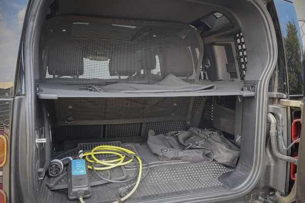 Land Rover Defender 110 P300e X-Dynamic SE