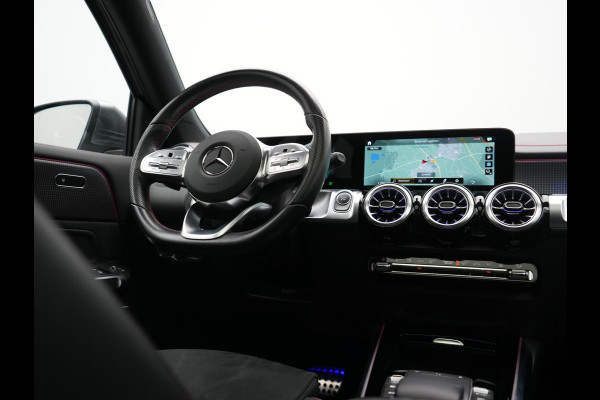 Mercedes-Benz EQB 350 4MATIC AMG Line 70 kWh 293pk Dealer O.H | Panodak | Camera | Alcantara Sportstoelen Verwarmd | Cruise Control | Apple Carplay | Virtual | Navigatie | DAB | 18"L.M |