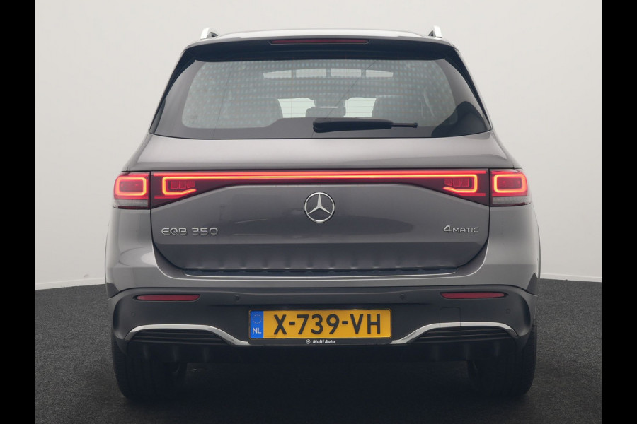 Mercedes-Benz EQB 350 4MATIC AMG Line 70 kWh 293pk Dealer O.H | Panodak | Camera | Alcantara Sportstoelen Verwarmd | Cruise Control | Apple Carplay | Virtual | Navigatie | DAB | 18"L.M |