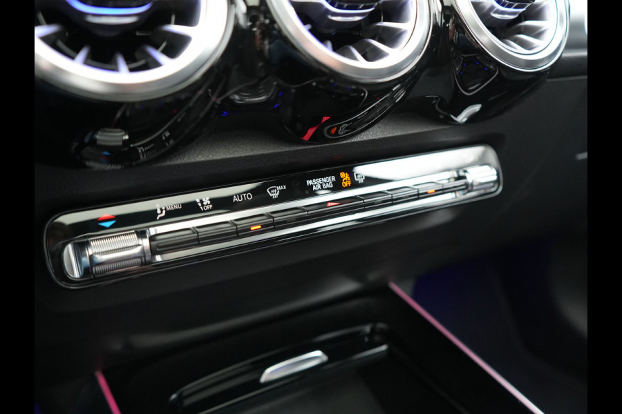 Mercedes-Benz EQB 350 4MATIC AMG Line 70 kWh 293pk Dealer O.H | Panodak | Camera | Alcantara Sportstoelen Verwarmd | Cruise Control | Apple Carplay | Virtual | Navigatie | DAB | 18"L.M |