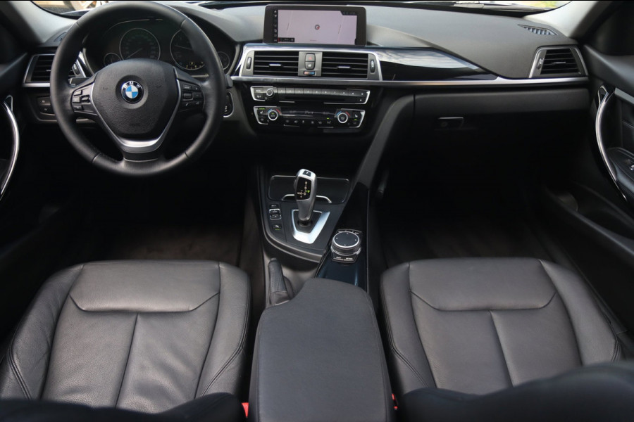 BMW 3 Serie 318i High Executive / SCHUIFDAK / LEDER / CARPLAY / STOELVERW