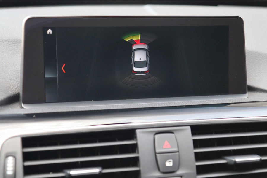 BMW 3 Serie 318i High Executive / SCHUIFDAK / LEDER / CARPLAY / STOELVERW