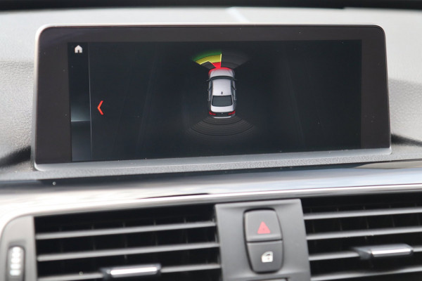 BMW 3 Serie 318i High Executive / SCHUIFDAK / LEDER / CARPLAY / STOELVERW