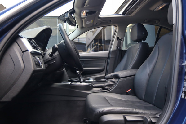 BMW 3 Serie 318i High Executive / SCHUIFDAK / LEDER / CARPLAY / STOELVERW