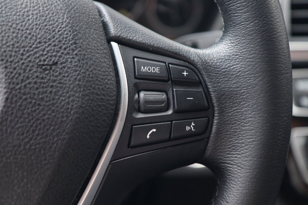 BMW 3 Serie 318i High Executive / SCHUIFDAK / LEDER / CARPLAY / STOELVERW