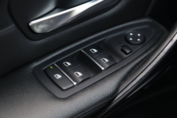BMW 3 Serie 318i High Executive / SCHUIFDAK / LEDER / CARPLAY / STOELVERW