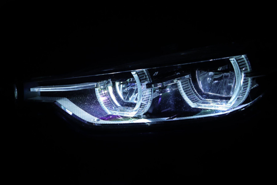 BMW 3 Serie 318i High Executive / SCHUIFDAK / LEDER / CARPLAY / STOELVERW