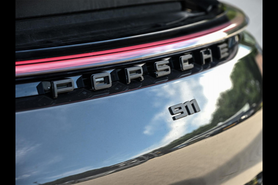 Porsche 911 3.0 Carrera | Panoramadak | Dealeronderhouden | 360 Camera | Ambiance Interieur | Stoel + Stuurverwarming | Elektrisch Verstelbare Stoelen |