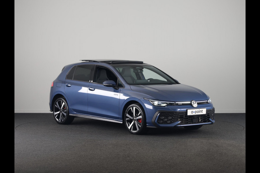 Volkswagen Golf 1.5 eHybrid GTE 272 pk Automaat (DSG) | Verlengde garantie | Navigatie | Panoramadak | Trekhaak (wegklapbaar) | Parkeersensoren (Park assist) | Rondomzicht camera | Head-up display |