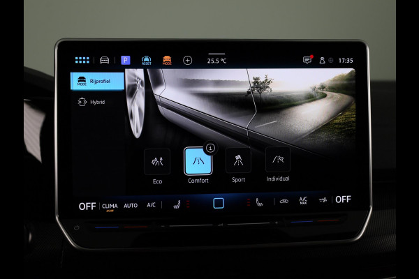 Volkswagen Golf 1.5 eHybrid GTE 272 pk Automaat (DSG) | Verlengde garantie | Navigatie | Panoramadak | Trekhaak (wegklapbaar) | Parkeersensoren (Park assist) | Rondomzicht camera | Head-up display |