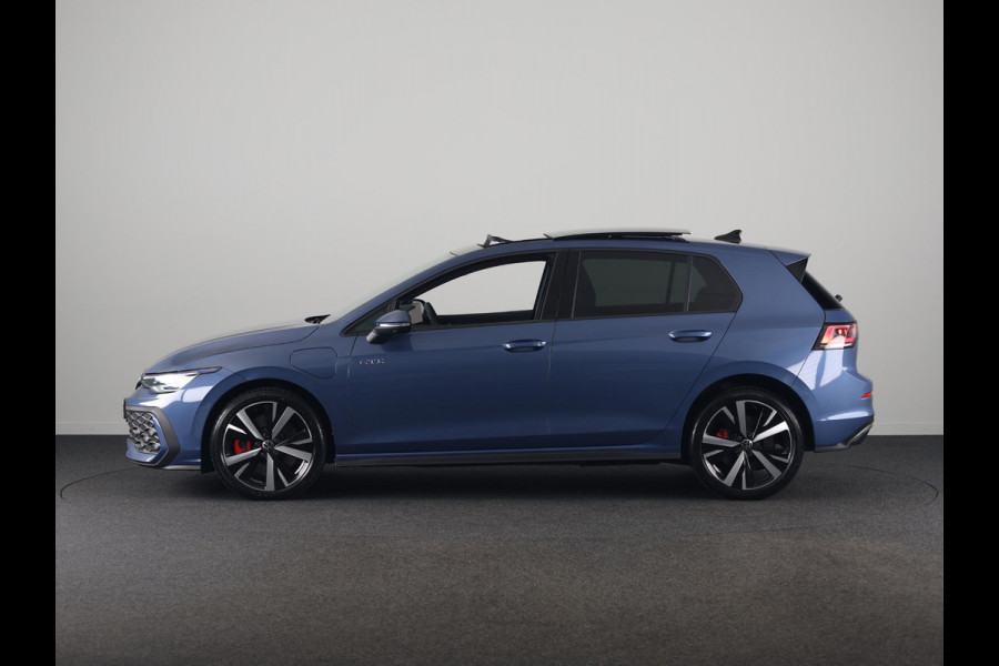 Volkswagen Golf 1.5 eHybrid GTE 272 pk Automaat (DSG) | Verlengde garantie | Navigatie | Panoramadak | Trekhaak (wegklapbaar) | Parkeersensoren (Park assist) | Rondomzicht camera | Head-up display |