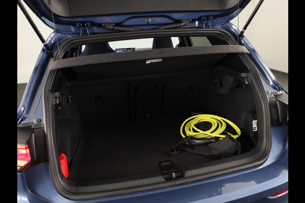 Volkswagen Golf 1.5 eHybrid GTE 272 pk Automaat (DSG) | Verlengde garantie | Navigatie | Panoramadak | Trekhaak (wegklapbaar) | Parkeersensoren (Park assist) | Rondomzicht camera | Head-up display |