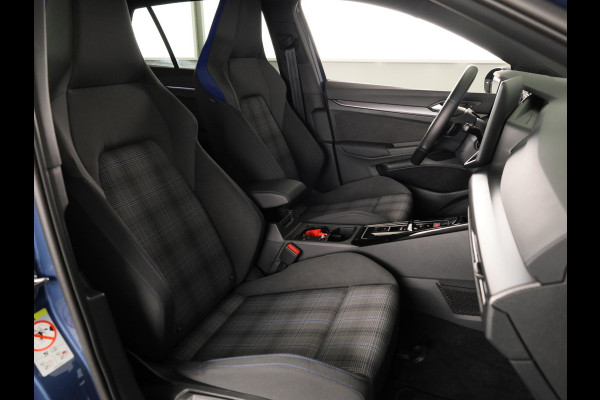Volkswagen Golf 1.5 eHybrid GTE 272 pk Automaat (DSG) | Verlengde garantie | Navigatie | Panoramadak | Trekhaak (wegklapbaar) | Parkeersensoren (Park assist) | Rondomzicht camera | Head-up display |