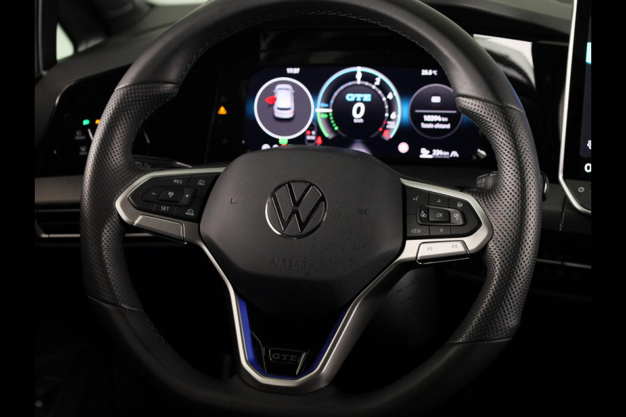 Volkswagen Golf 1.5 eHybrid GTE 272 pk Automaat (DSG) | Verlengde garantie | Navigatie | Panoramadak | Trekhaak (wegklapbaar) | Parkeersensoren (Park assist) | Rondomzicht camera | Head-up display |