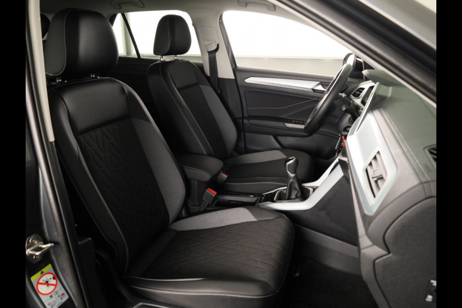 Volkswagen T-Roc 1.0 TSI Life GOAL 116 pk | Navigatie | Parkeersensoren (Park assist) | Autom. airco | Adaptieve cruise control | Stoelverwarming |