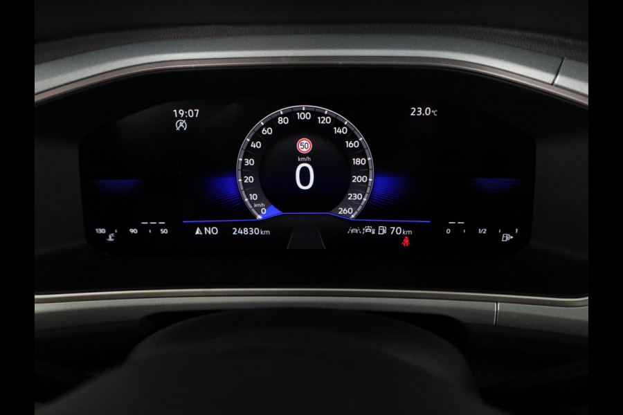 Volkswagen T-Roc 1.0 TSI Life GOAL 116 pk | Navigatie | Parkeersensoren (Park assist) | Autom. airco | Adaptieve cruise control | Stoelverwarming |
