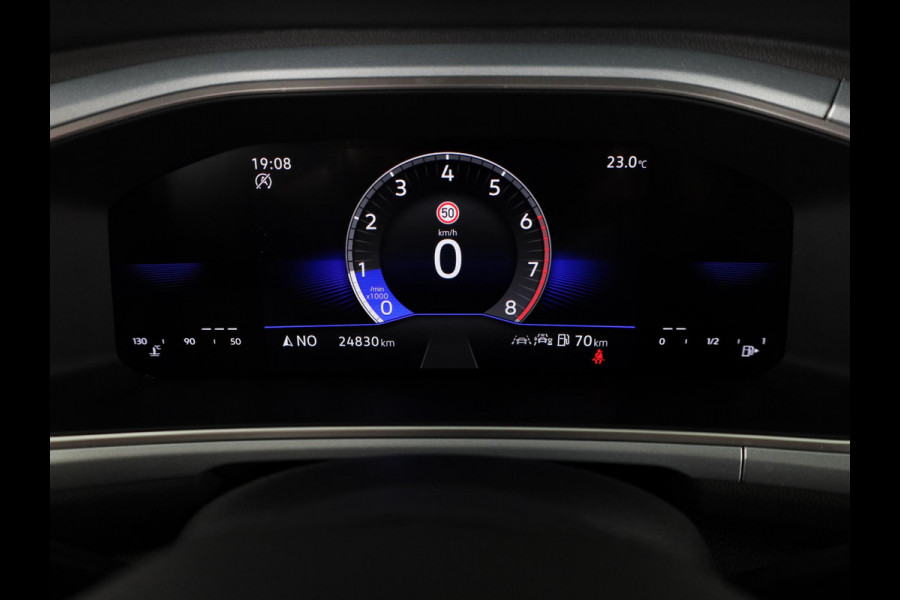 Volkswagen T-Roc 1.0 TSI Life GOAL 116 pk | Navigatie | Parkeersensoren (Park assist) | Autom. airco | Adaptieve cruise control | Stoelverwarming |