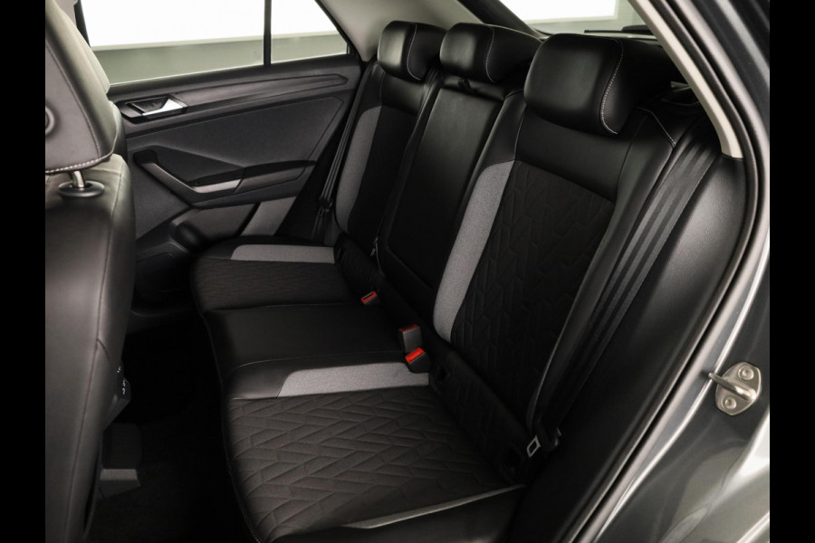 Volkswagen T-Roc 1.0 TSI Life GOAL 116 pk | Navigatie | Parkeersensoren (Park assist) | Autom. airco | Adaptieve cruise control | Stoelverwarming |