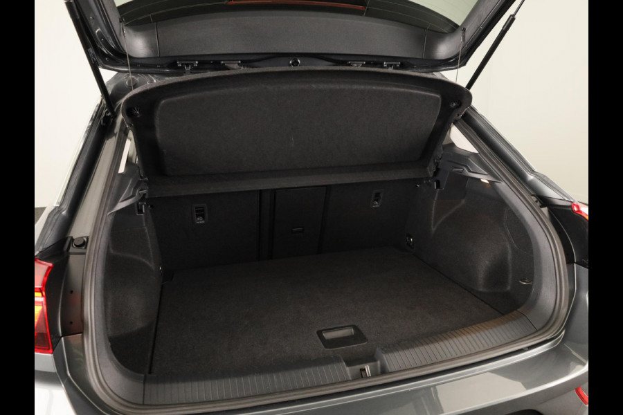 Volkswagen T-Roc 1.0 TSI Life GOAL 116 pk | Navigatie | Parkeersensoren (Park assist) | Autom. airco | Adaptieve cruise control | Stoelverwarming |