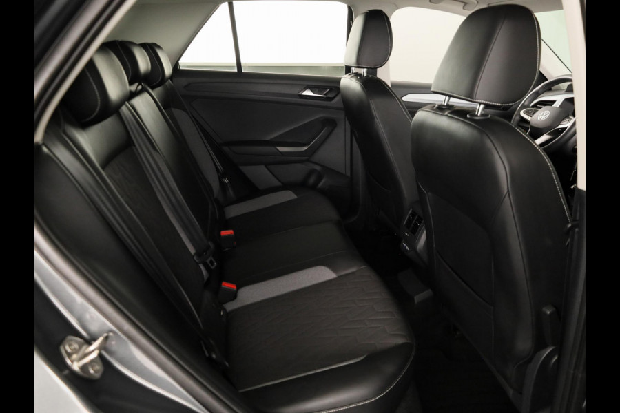 Volkswagen T-Roc 1.0 TSI Life GOAL 116 pk | Navigatie | Parkeersensoren (Park assist) | Autom. airco | Adaptieve cruise control | Stoelverwarming |