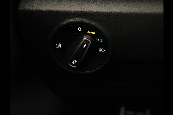 Volkswagen T-Roc 1.0 TSI Life GOAL 116 pk | Navigatie | Parkeersensoren (Park assist) | Autom. airco | Adaptieve cruise control | Stoelverwarming |