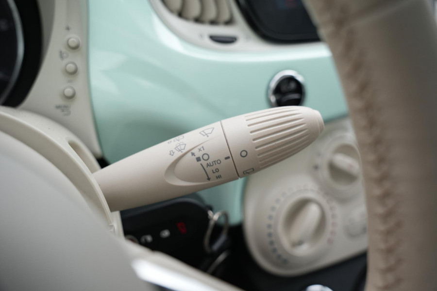 Fiat 500 0.9 TwinAir Turbo Collezione Panoramadak Airco Cruise Uconnect 16”LM Two Tone