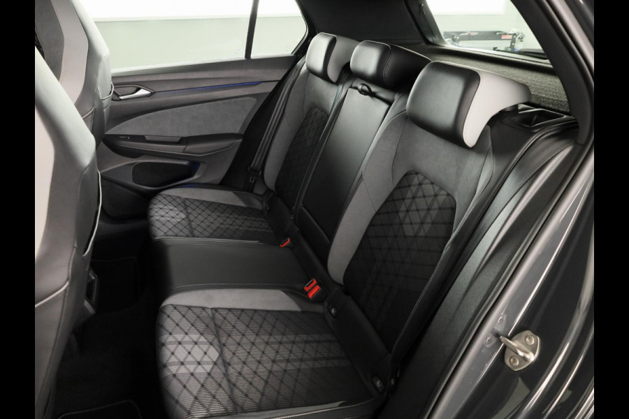 Volkswagen Golf 1.5 TSI R-Line 130 pk | Navigatie via App | Parkeersensoren | Autom. airco | Apple Carplay/Android Auto | R-Line |