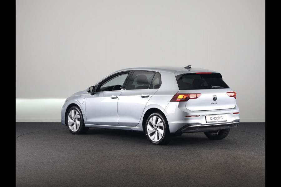 Volkswagen Golf 1.5 eHybrid Style Edition 204 pk Automaat (DSG) | Navigatie via App | Parkeersensoren (Park assist) | Achteruitrijcamera | Adaptieve cruise control | Autom. airco (3 zones) |