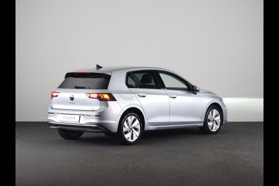 Volkswagen Golf 1.5 eHybrid Style Edition 204 pk Automaat (DSG) | Navigatie via App | Parkeersensoren (Park assist) | Achteruitrijcamera | Adaptieve cruise control | Autom. airco (3 zones) |