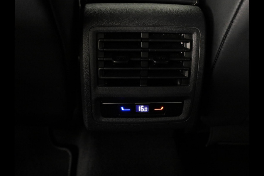 Volkswagen Golf 1.5 eHybrid Style Edition 204 pk Automaat (DSG) | Navigatie via App | Parkeersensoren (Park assist) | Achteruitrijcamera | Adaptieve cruise control | Autom. airco (3 zones) |