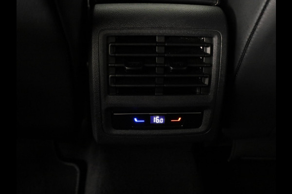 Volkswagen Golf 1.5 eHybrid Style Edition 204 pk Automaat (DSG) | Navigatie via App | Parkeersensoren (Park assist) | Achteruitrijcamera | Adaptieve cruise control | Autom. airco (3 zones) |