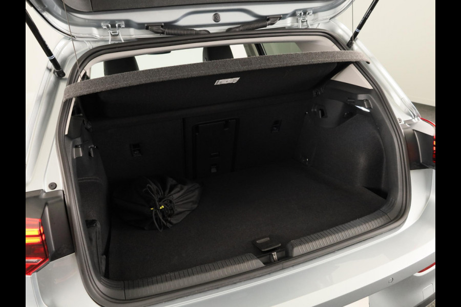 Volkswagen Golf 1.5 eHybrid Style Edition 204 pk Automaat (DSG) | Navigatie via App | Parkeersensoren (Park assist) | Achteruitrijcamera | Adaptieve cruise control | Autom. airco (3 zones) |