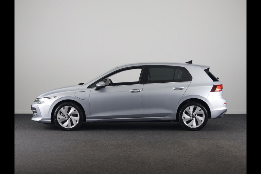 Volkswagen Golf 1.5 eHybrid Style Edition 204 pk Automaat (DSG) | Navigatie via App | Parkeersensoren (Park assist) | Achteruitrijcamera | Adaptieve cruise control | Autom. airco (3 zones) |