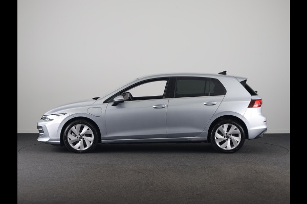 Volkswagen Golf 1.5 eHybrid Style Edition 204 pk Automaat (DSG) | Navigatie via App | Parkeersensoren (Park assist) | Achteruitrijcamera | Adaptieve cruise control | Autom. airco (3 zones) |