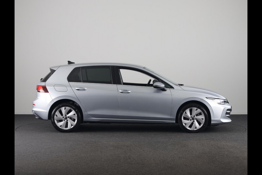 Volkswagen Golf 1.5 eHybrid Style Edition 204 pk Automaat (DSG) | Navigatie via App | Parkeersensoren (Park assist) | Achteruitrijcamera | Adaptieve cruise control | Autom. airco (3 zones) |
