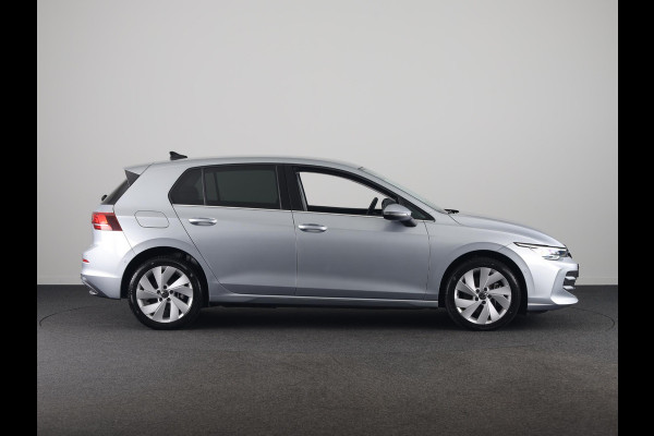 Volkswagen Golf 1.5 eHybrid Style Edition 204 pk Automaat (DSG) | Navigatie via App | Parkeersensoren (Park assist) | Achteruitrijcamera | Adaptieve cruise control | Autom. airco (3 zones) |