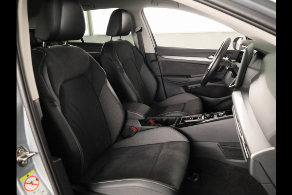 Volkswagen Golf 1.5 eHybrid Style Edition 204 pk Automaat (DSG) | Navigatie via App | Parkeersensoren (Park assist) | Achteruitrijcamera | Adaptieve cruise control | Autom. airco (3 zones) |