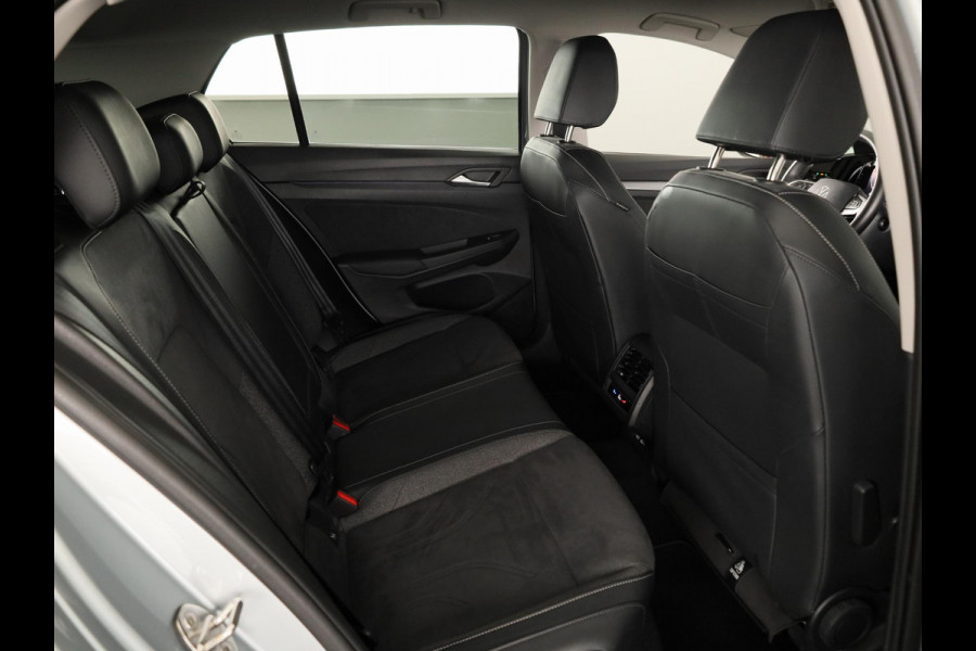 Volkswagen Golf 1.5 eHybrid Style Edition 204 pk Automaat (DSG) | Navigatie via App | Parkeersensoren (Park assist) | Achteruitrijcamera | Adaptieve cruise control | Autom. airco (3 zones) |