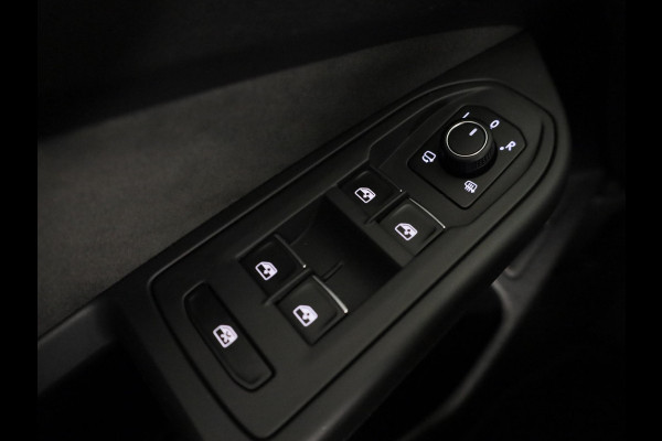 Volkswagen Golf 1.5 eHybrid Style Edition 204 pk Automaat (DSG) | Navigatie via App | Parkeersensoren (Park assist) | Achteruitrijcamera | Adaptieve cruise control | Autom. airco (3 zones) |