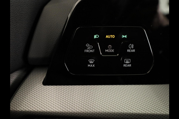 Volkswagen Golf 1.5 eHybrid Style Edition 204 pk Automaat (DSG) | Navigatie via App | Parkeersensoren (Park assist) | Achteruitrijcamera | Adaptieve cruise control | Autom. airco (3 zones) |