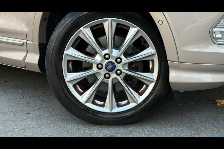 Ford Kuga Vignale 4WD AUT Pano ACC Trekhaak Camera Leder