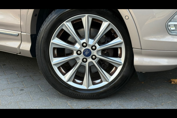 Ford Kuga Vignale 4WD AUT Pano ACC Trekhaak Camera Leder