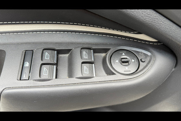Ford Kuga Vignale 4WD AUT Pano ACC Trekhaak Camera Leder