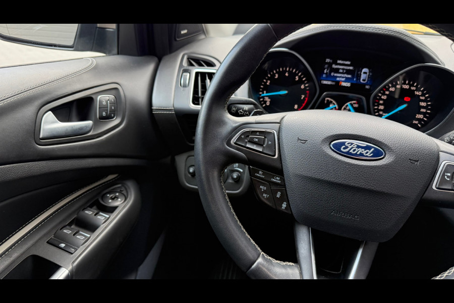 Ford Kuga Vignale 4WD AUT Pano ACC Trekhaak Camera Leder