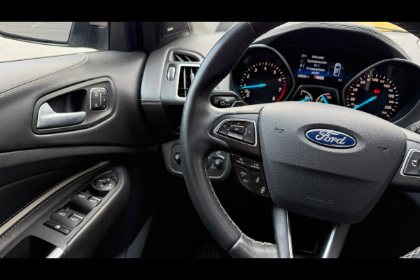 Ford Kuga Vignale 4WD AUT Pano ACC Trekhaak Camera Leder
